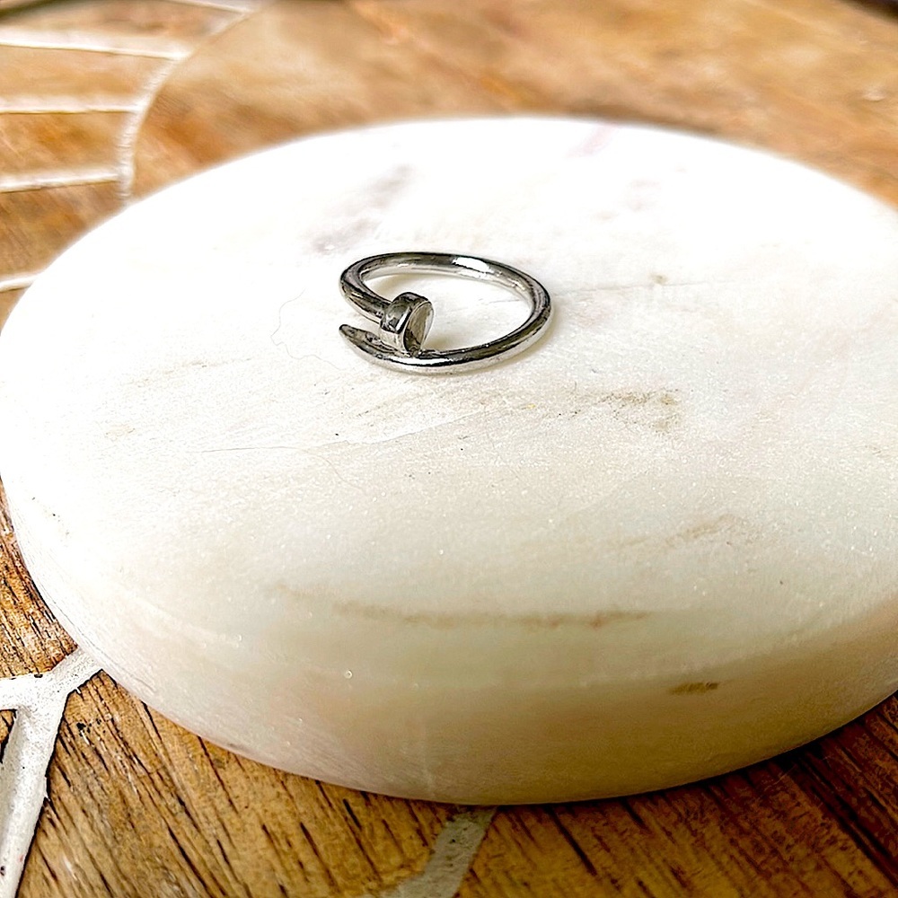 Nail ring in silver